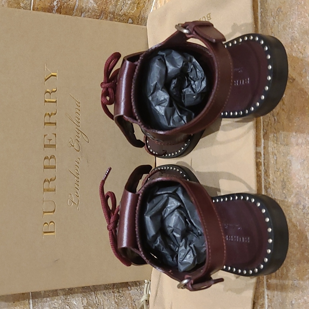 BURBERRY KILTIE FRINGE LEATHER SANDALS - Picture 13 of 16